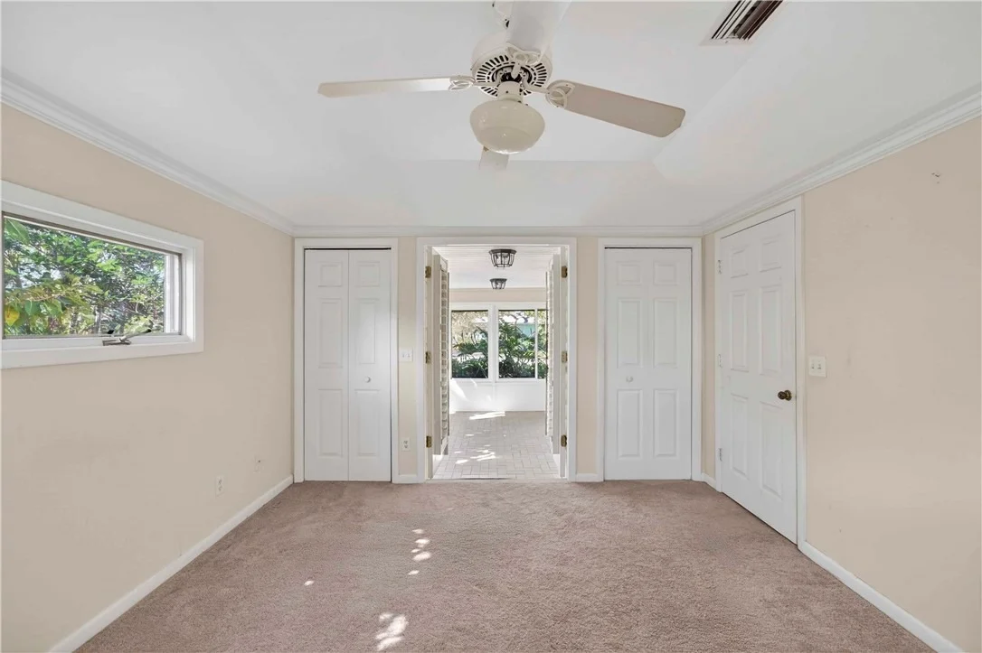 Photo of 950 Winding River Road