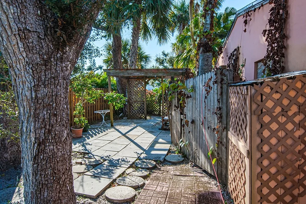 Photo of 575 Acacia Road
