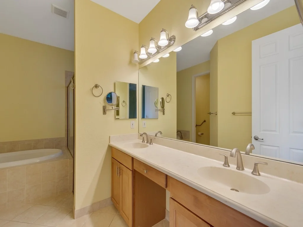 Photo of 6360 Astor Place