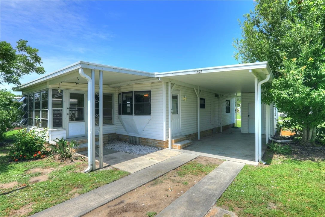 Photo of 697 Pinewood Boulevard