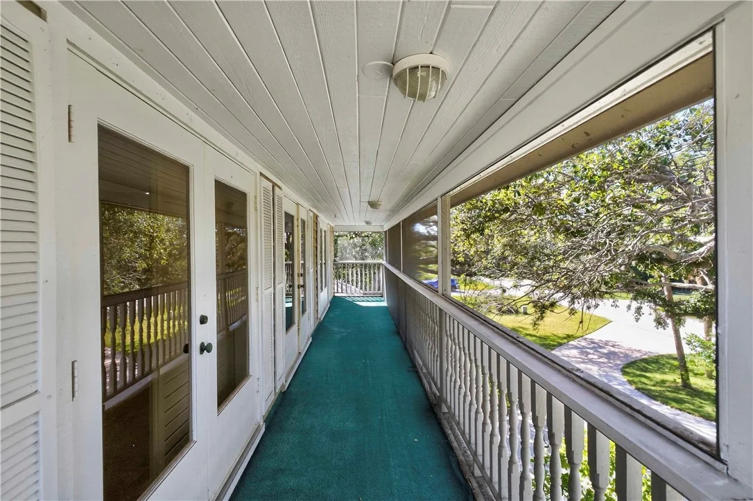 Photo of 950 Winding River Road