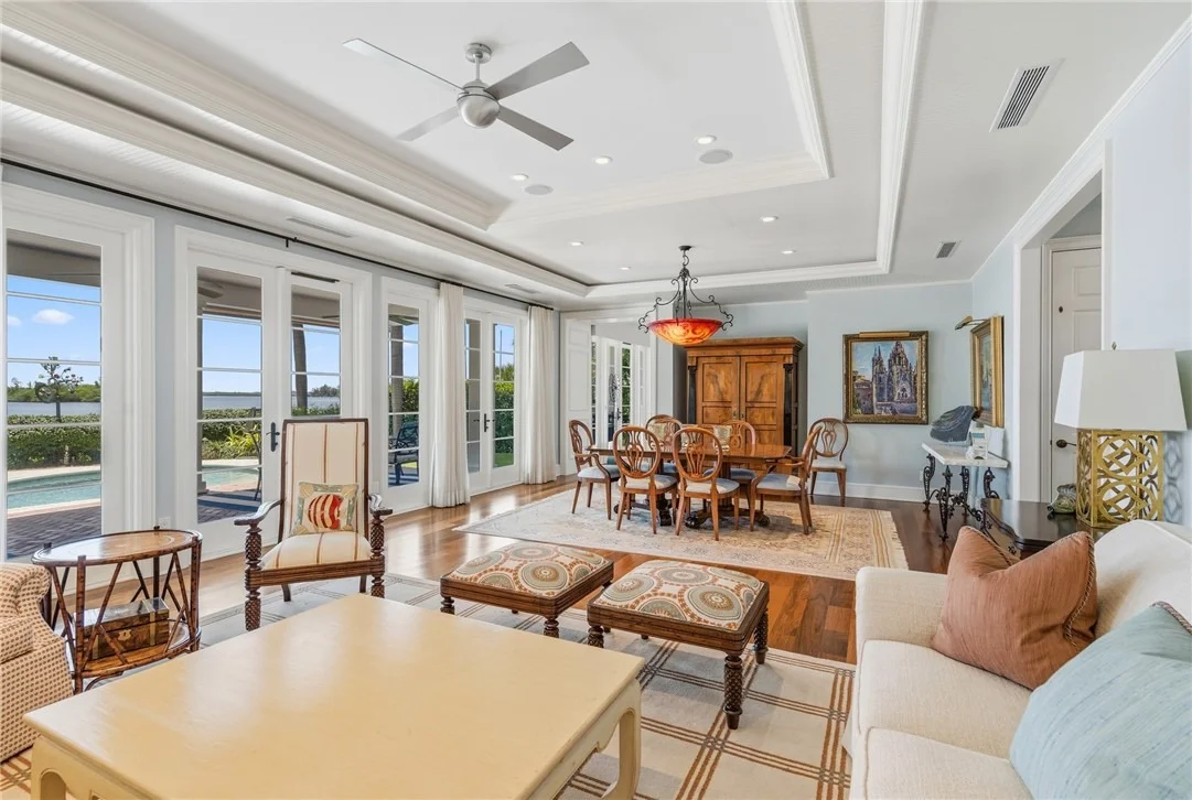Photo of 995 Winding River Road