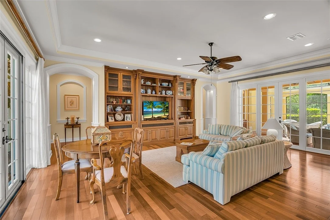 Photo of 360 Lakeview Way
