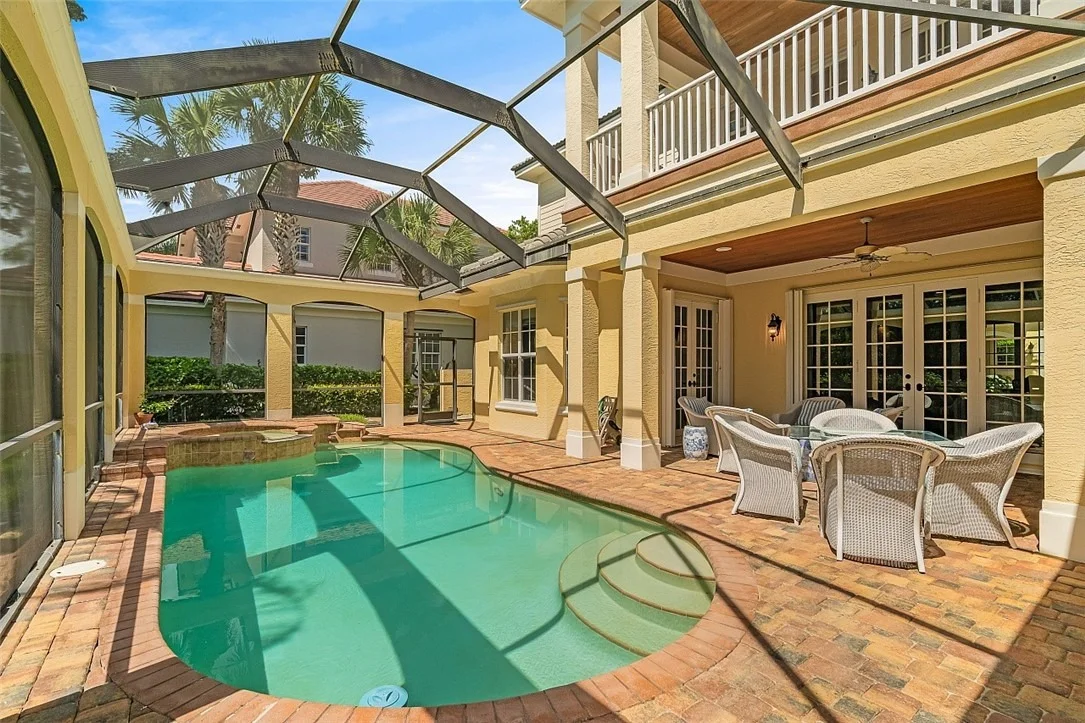 Photo of 360 Lakeview Way