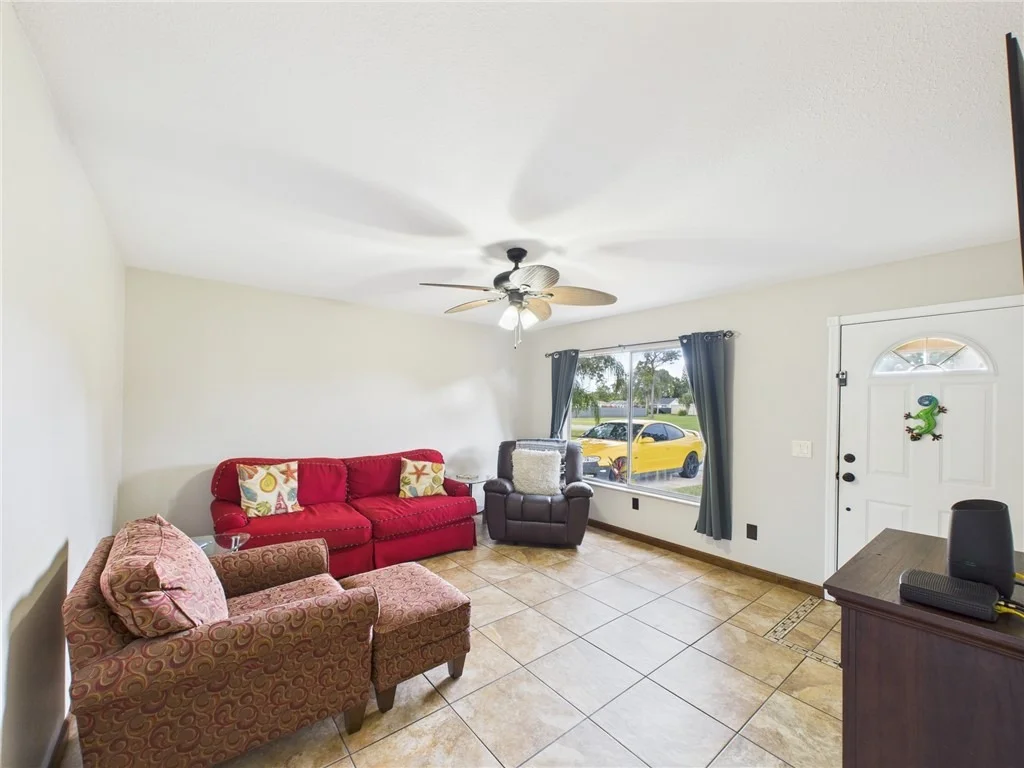 Photo of 1490 Mariposa Drive NE