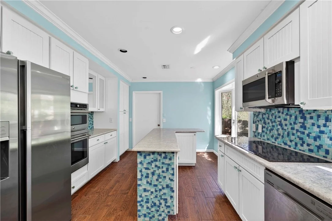 Photo of 950 Winding River Road