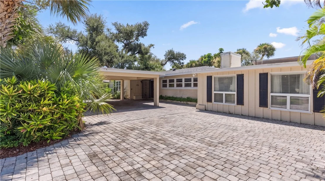 Photo of 560 Acacia Road