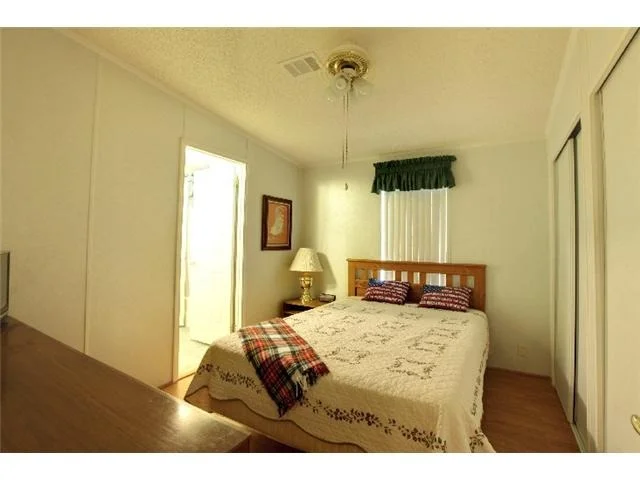 Photo of 1209 Barefoot Bl