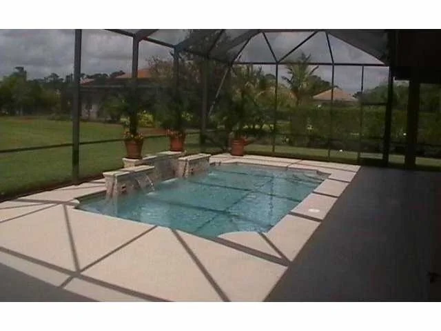 Photo of 605 Caroline Drive