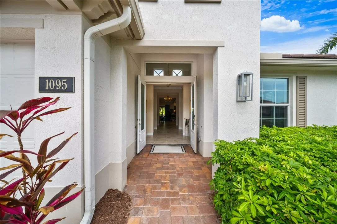 Photo of 1095 Camelot Way