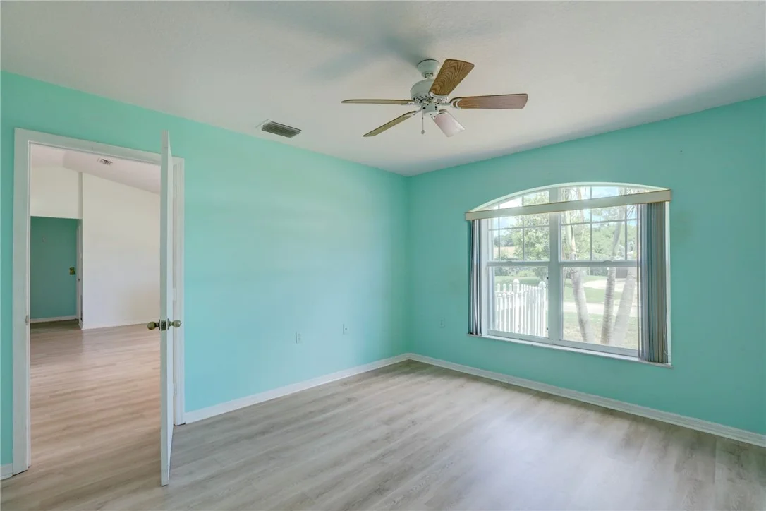 Photo of 243 Dickens Avenue