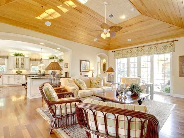 Photo of 280 Lakeview Way