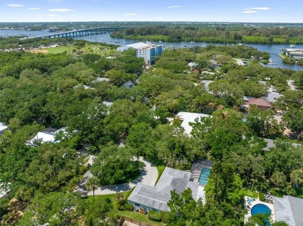 Photo of 405 Eugenia Road