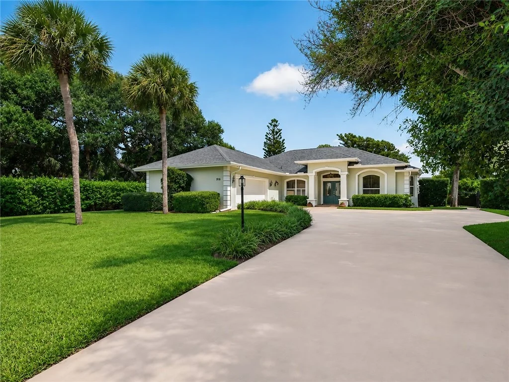 Photo of 916 Pebble Lane