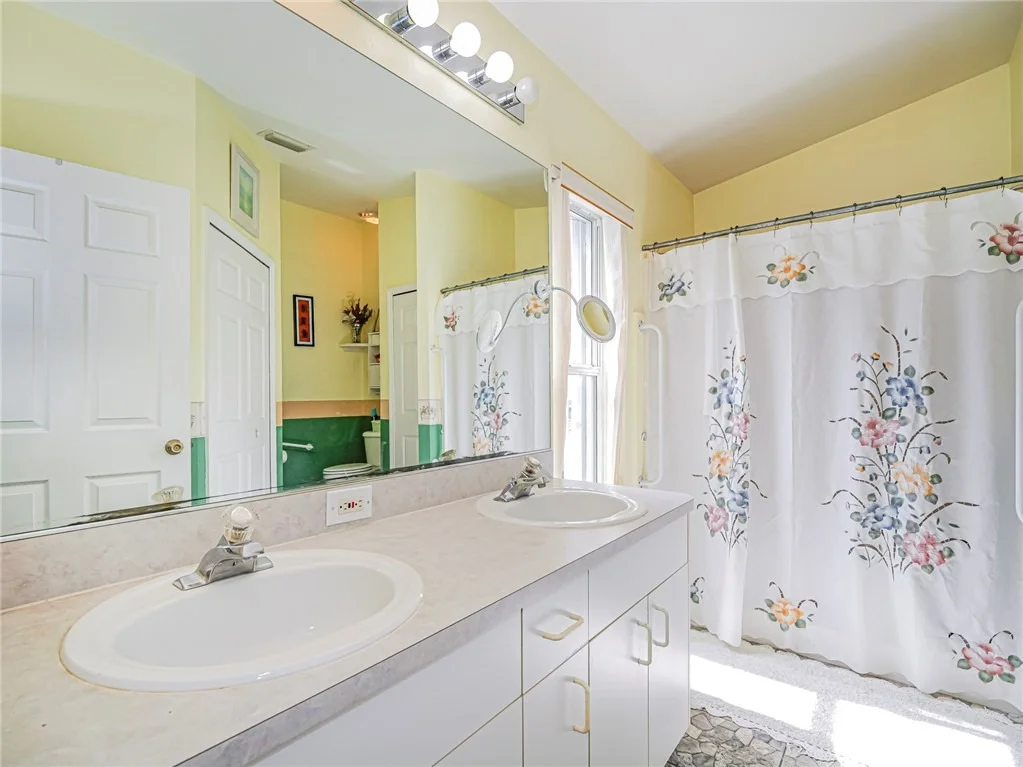 Photo of 1360 10th Manor
