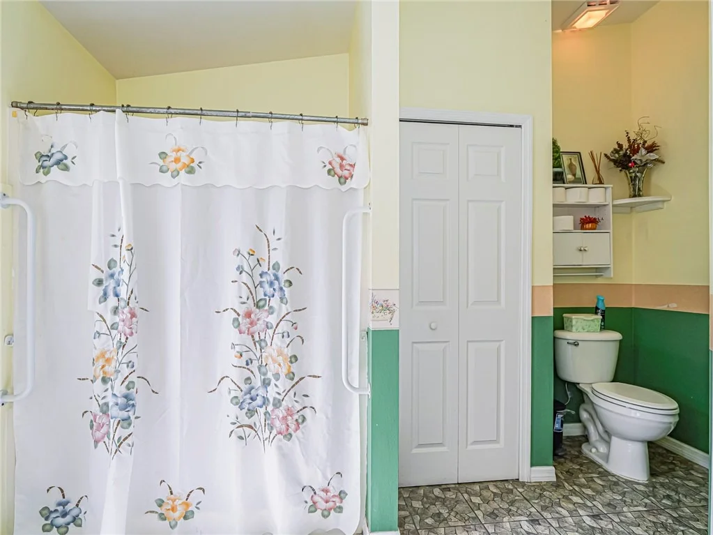Photo of 1360 10th Manor