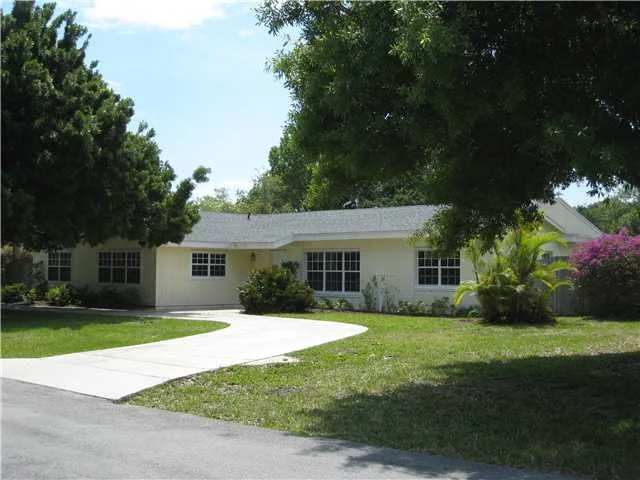 Photo of 716 Hibiscus Lane
