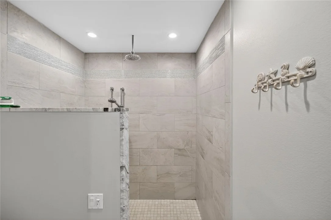 Photo of 965 Beacon Lane