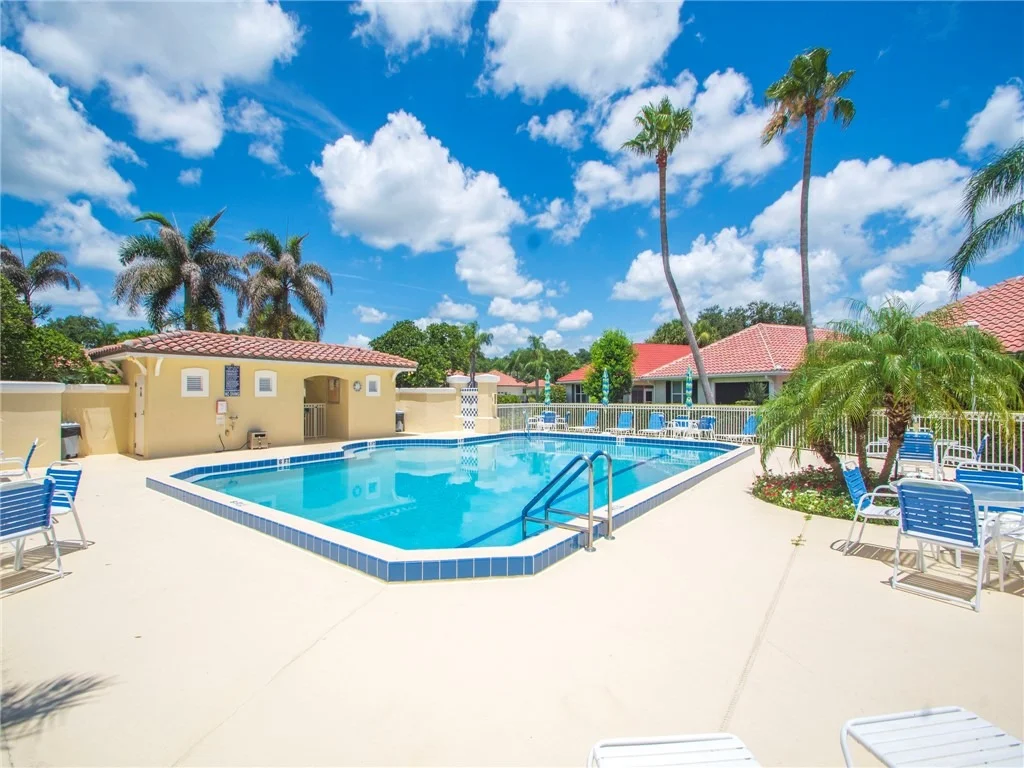 Photo of 1733 Victoria Circle