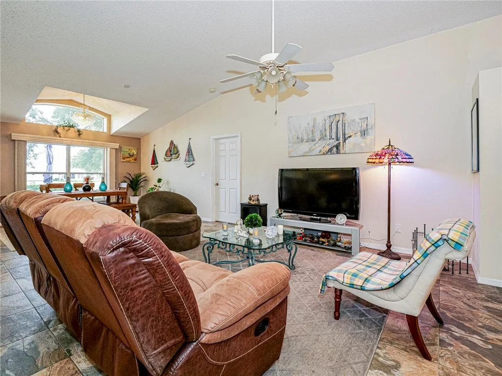Photo of 1360 10th Manor