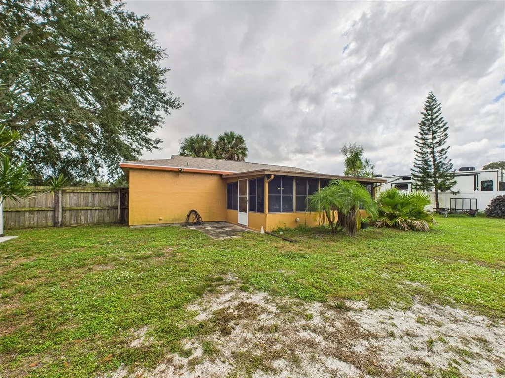 Photo of 1490 Mariposa Drive NE
