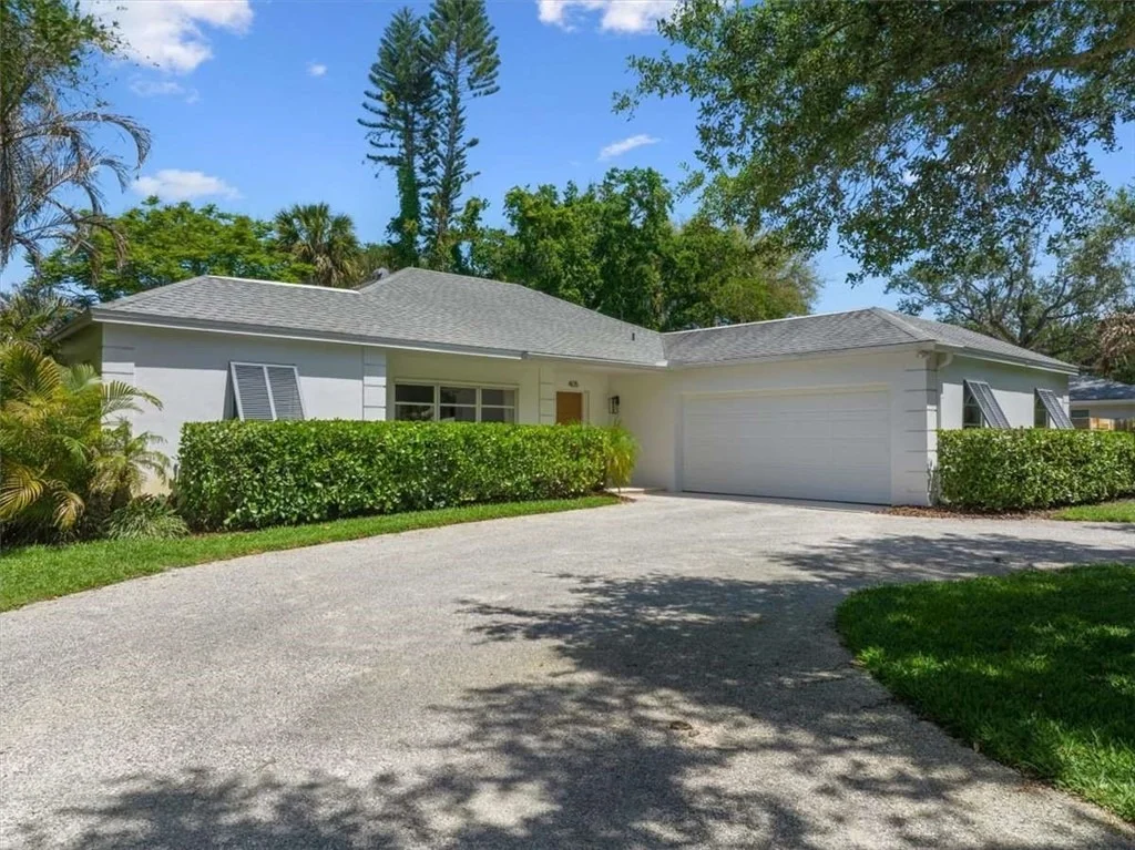 Photo of 405 Eugenia Road