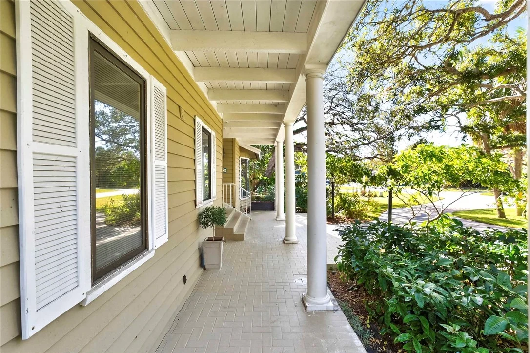 Photo of 950 Winding River Road