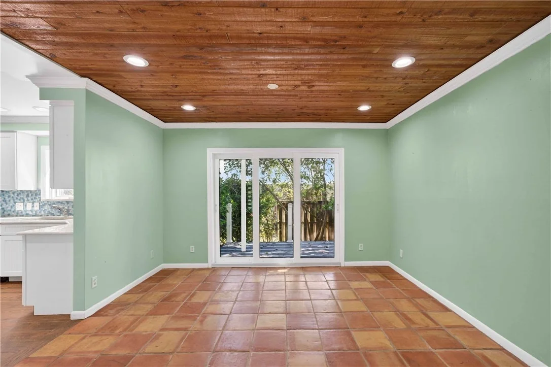Photo of 950 Winding River Road