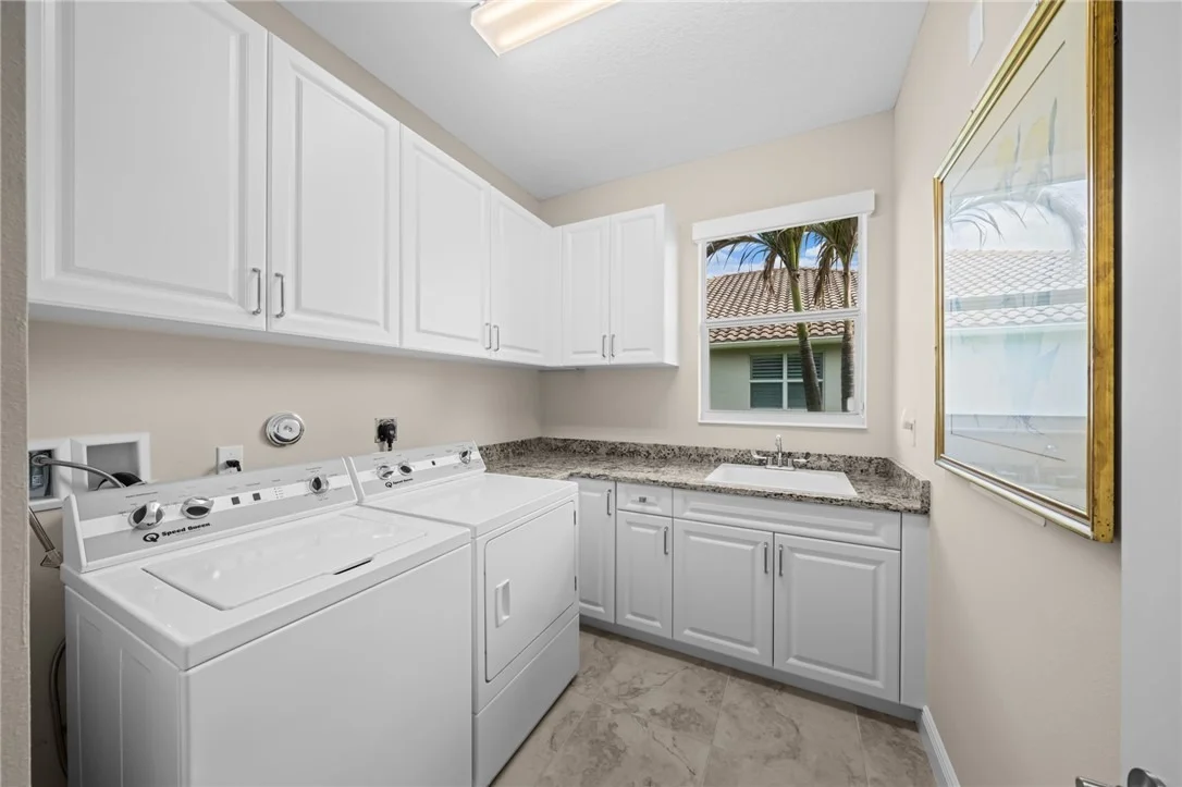Photo of 1095 Camelot Way