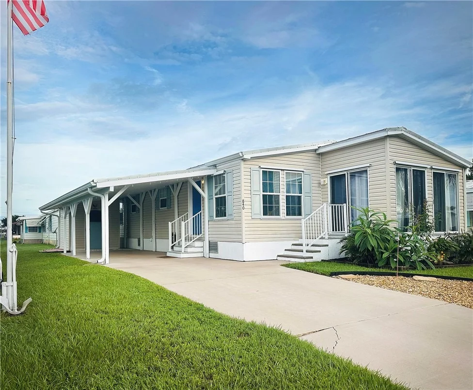 Photo of 840 Hyacinth Circle
