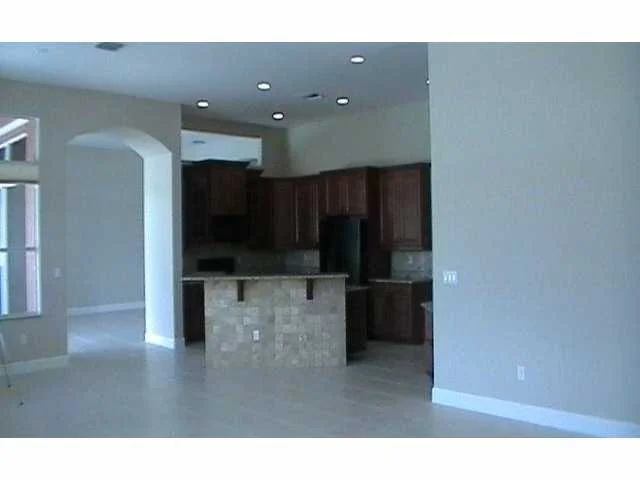 Photo of 605 Caroline Drive