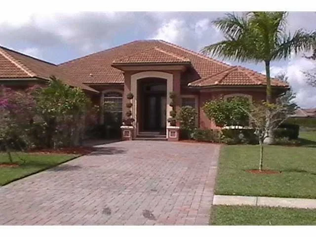 Photo of 605 Caroline Drive