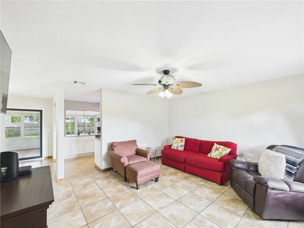 Photo of 1490 Mariposa Drive NE