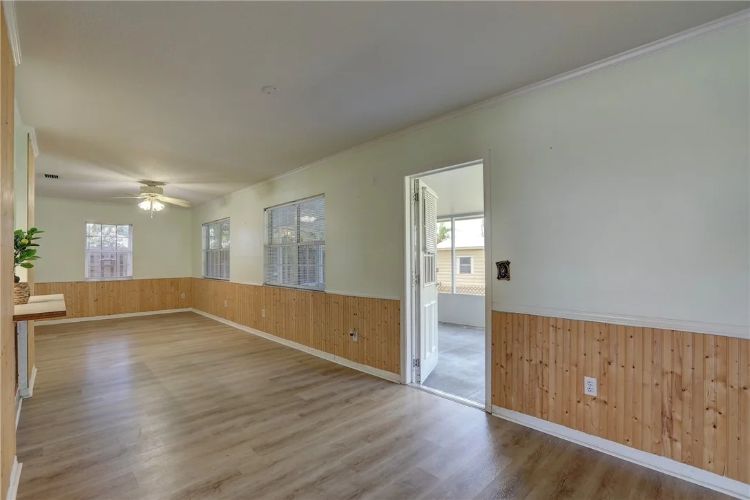 Photo of 243 Dickens Avenue