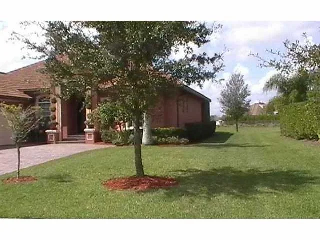 Photo of 605 Caroline Drive