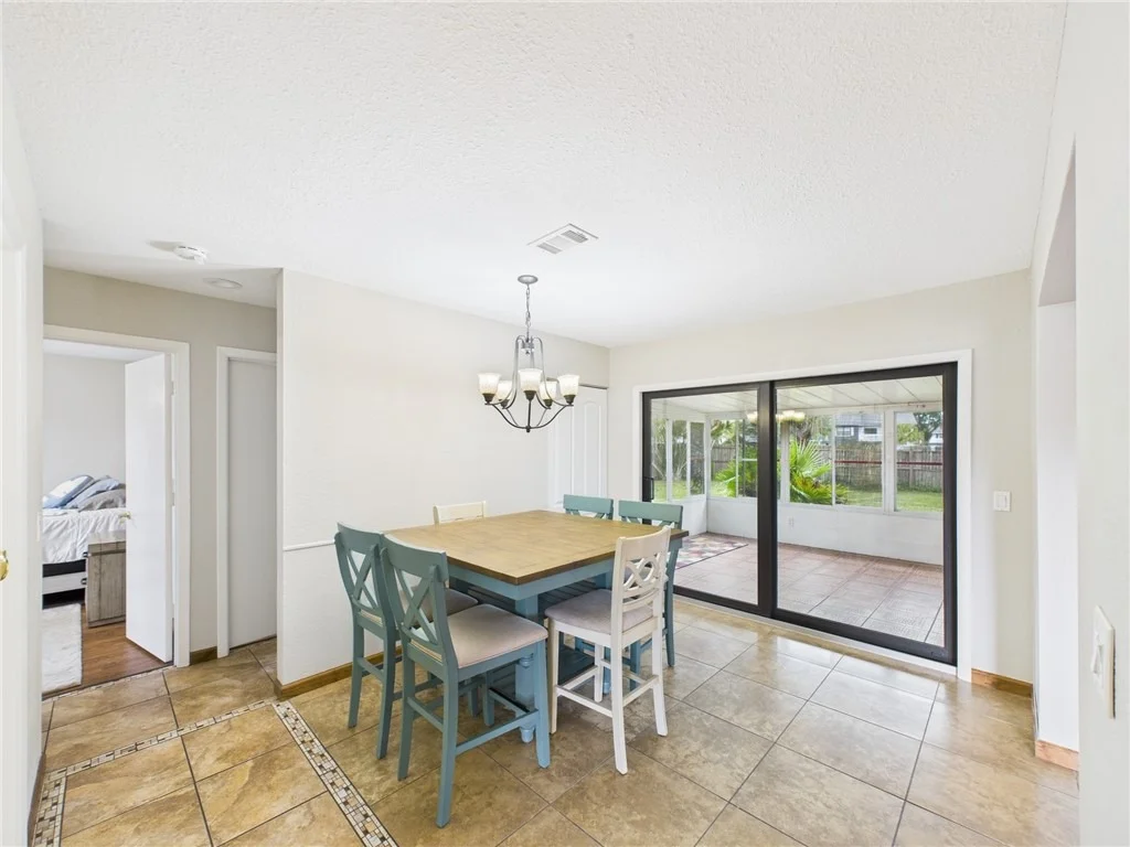 Photo of 1490 Mariposa Drive NE