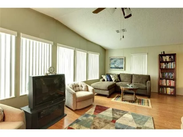 Photo of 1209 Barefoot Bl