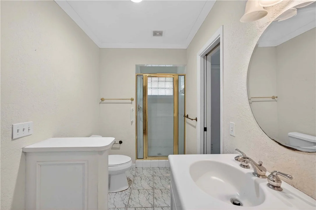 Photo of 950 Winding River Road