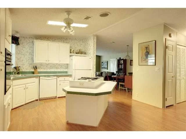 Photo of 1209 Barefoot Bl