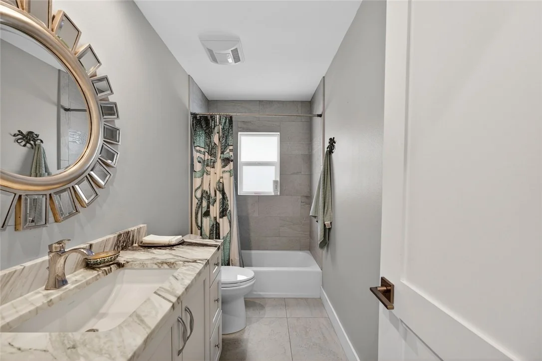 Photo of 965 Beacon Lane