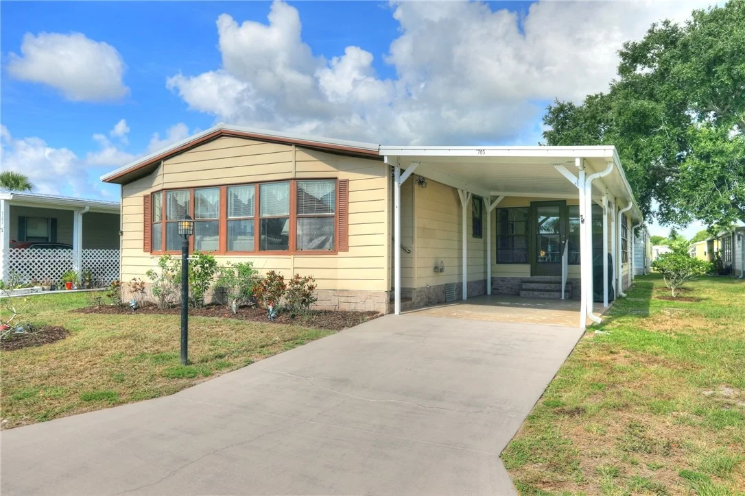 Photo of 705 Hyacinth Circle