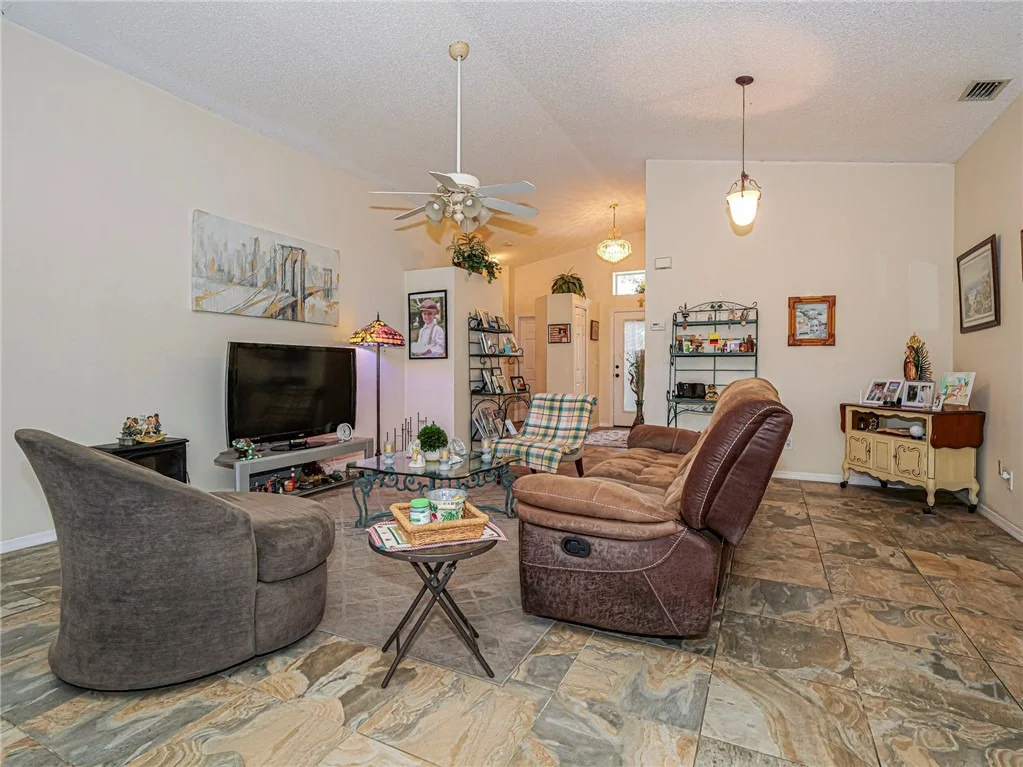 Photo of 1360 10th Manor