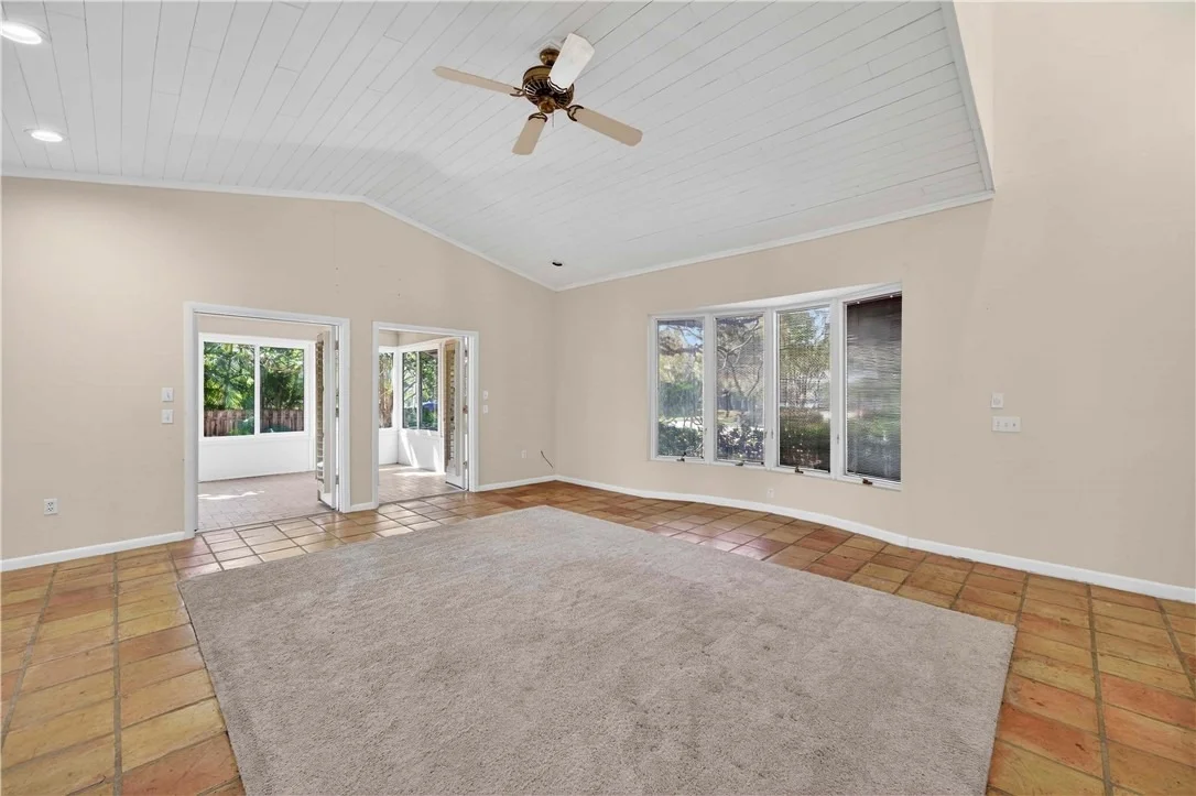 Photo of 950 Winding River Road
