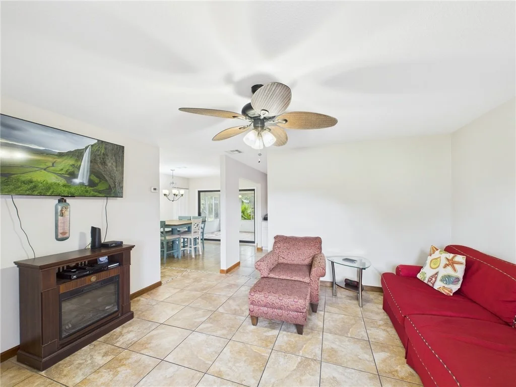 Photo of 1490 Mariposa Drive NE