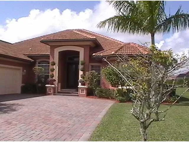 Photo of 605 Caroline Drive