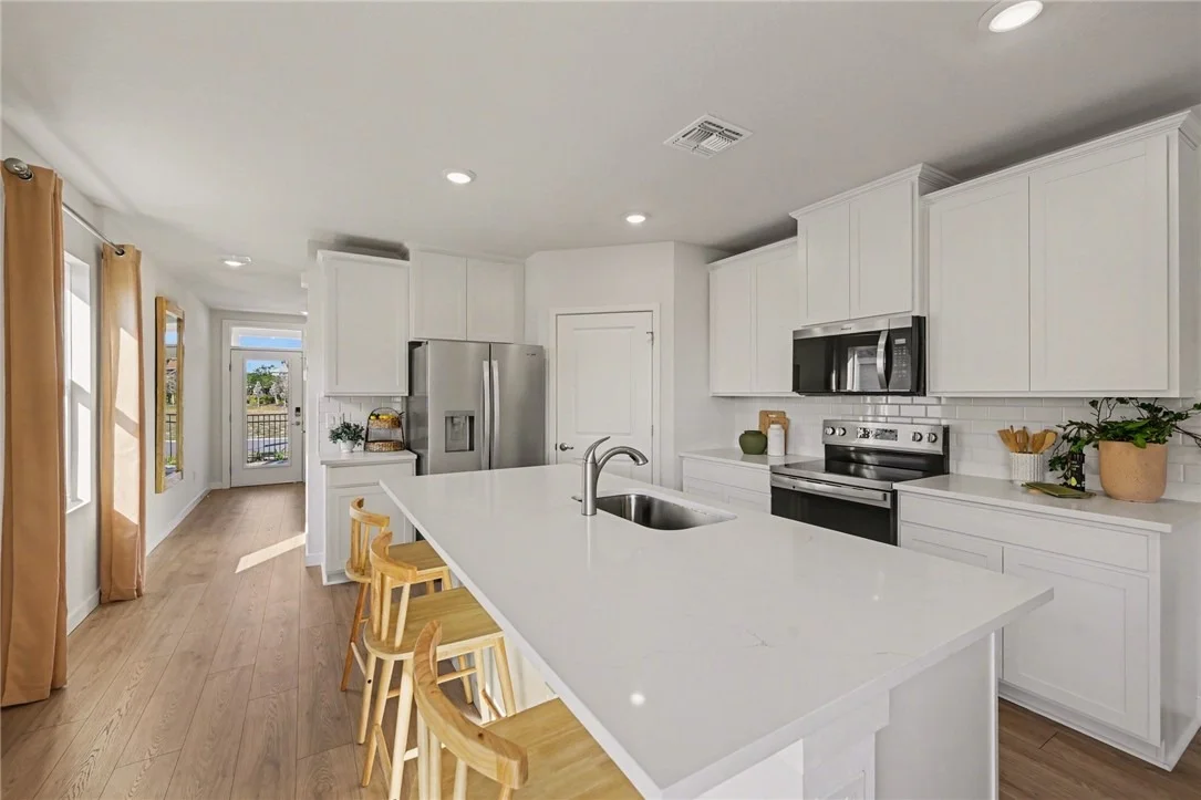 Photo of 9601 Venetian Square