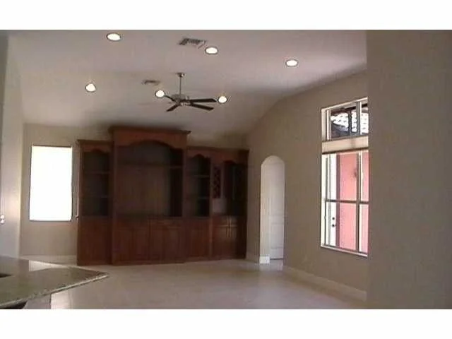 Photo of 605 Caroline Drive
