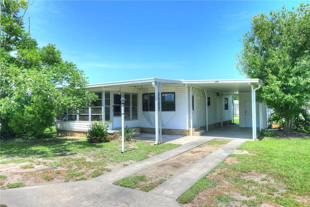 Photo of 697 Pinewood Boulevard