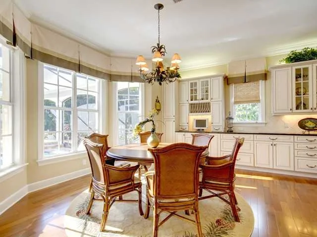 Photo of 280 Lakeview Way