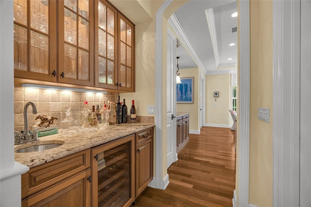 Photo of 360 Lakeview Way